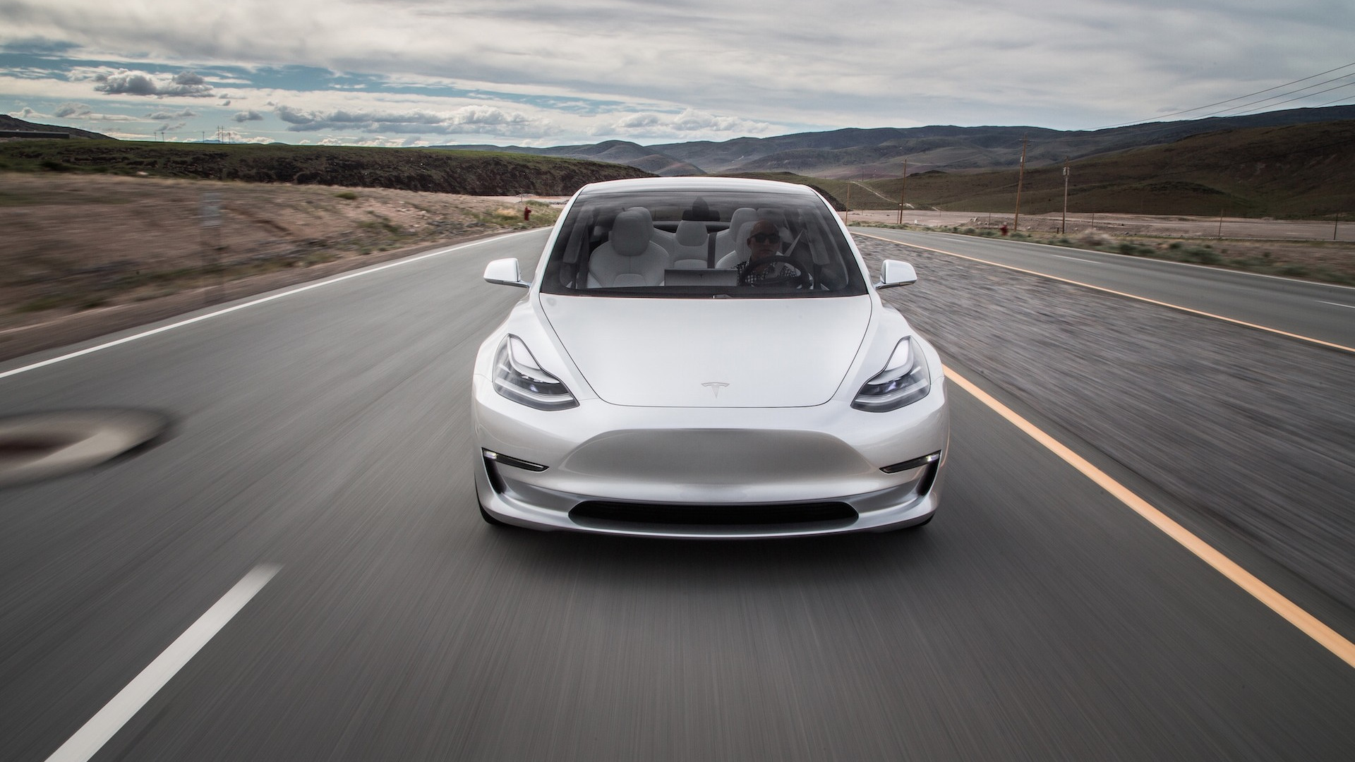特斯拉Model 3官图公布: 配15英寸大号iPad插图